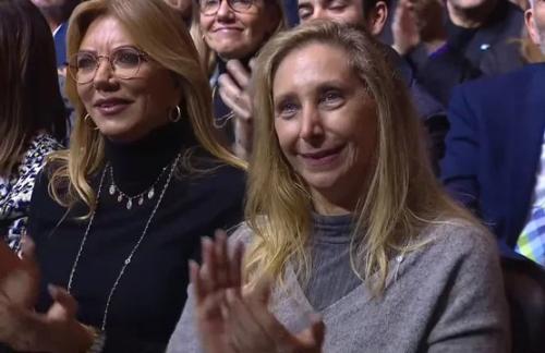 La mujer de Bulgheroni se sentó en primera fila junto a Karina Milei