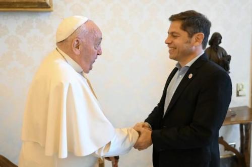 El papa Francisco recibió a Kicillof en una audiencia privada en el Vaticano