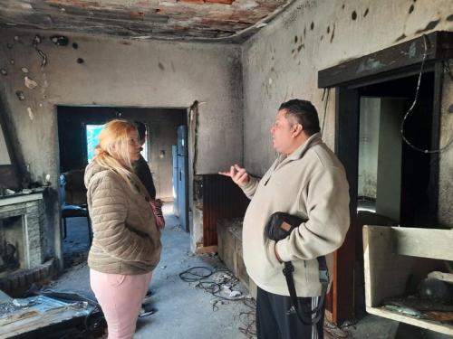 Tras ser insultado y amenazado en plena sesión del HCD de Avellaneda, el concejal Díaz visitó una vecina que perdió su casa en un incendio