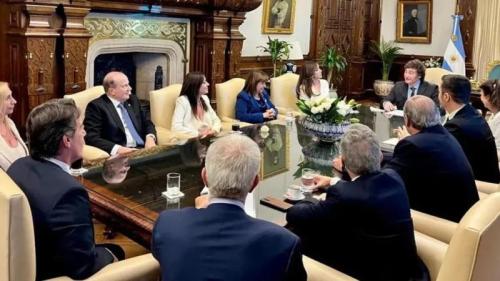 Milei encabeza una nueva reunión con su equipo completo para avanzar en la segunda etapa de la gestión